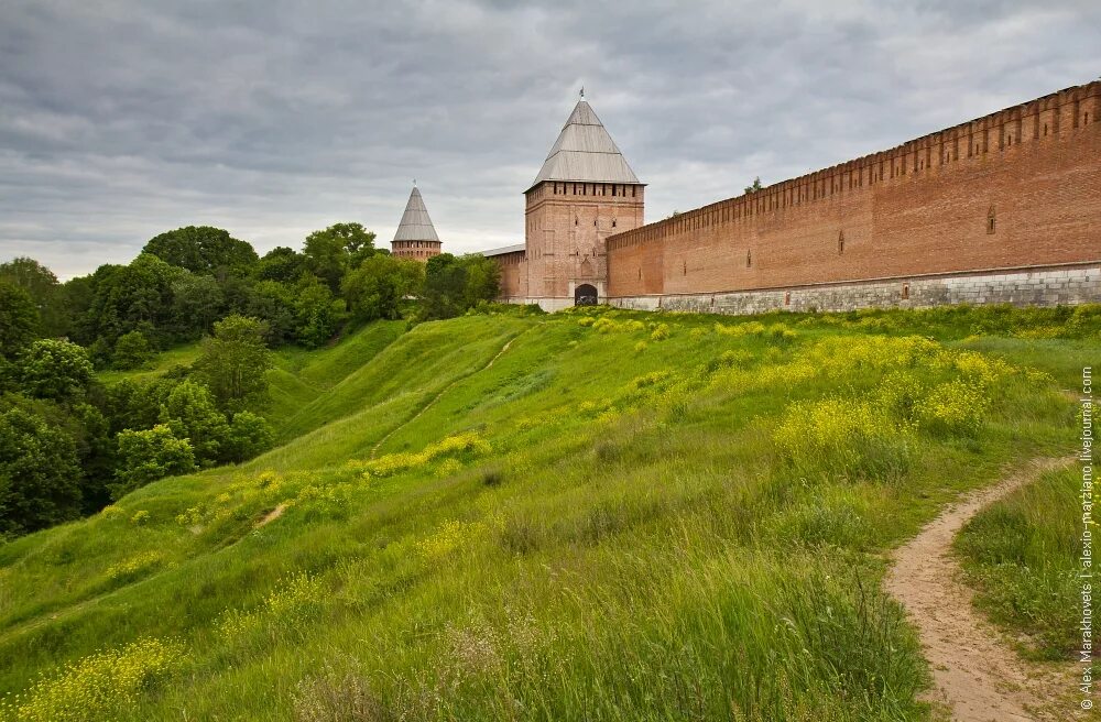 Крепостные стены кремля. Смоленская крепость Смоленск. Стена Крепостная Крепостная Смоленск.