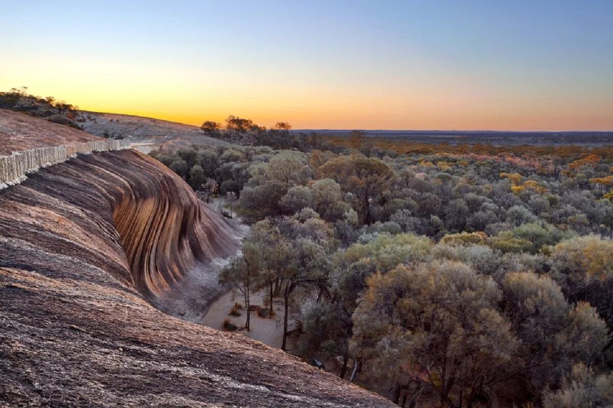 Рельеф города перт. Крупные озера австралии. Озеро эйр норт. Австралия континент рельеф. Рельеф перта.