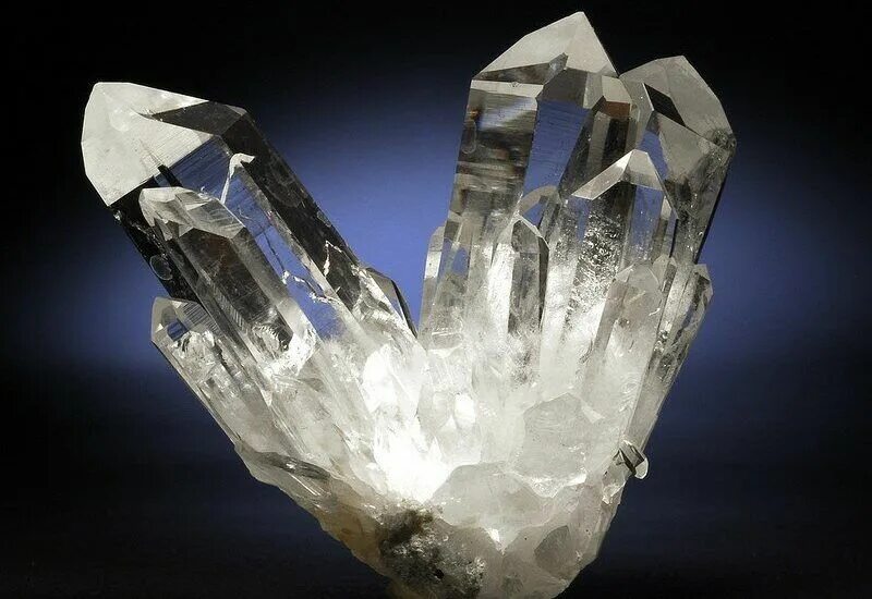 Quartz crystal. Горный хрусталь / минерал. Хрустальный Кристалл. Хрусталь для мужчины. Горный хрусталь камень свойства.