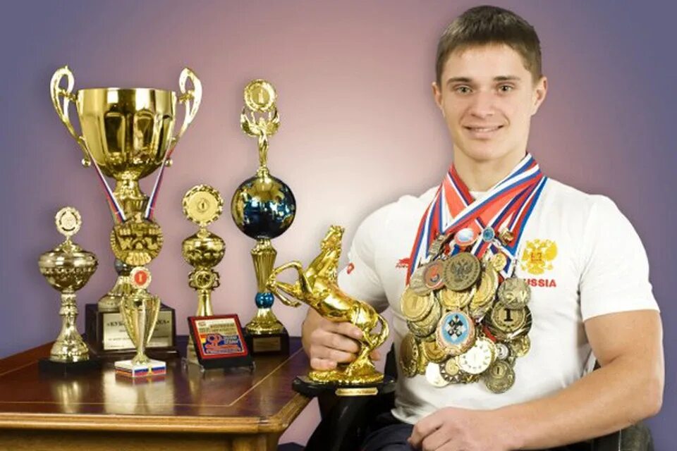 История медалей спортсменов. Спортсмен с медалью.