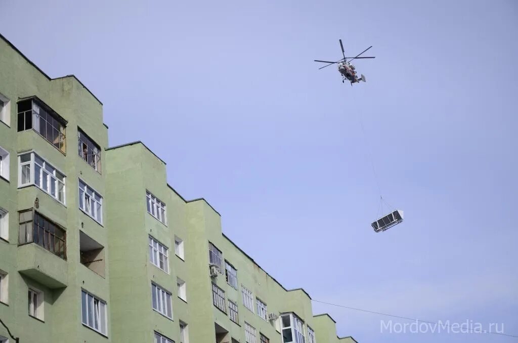 Вертолёт МЧС над домами. Вертолеты над Саранском военные. Крушение вертолета Саранск.
