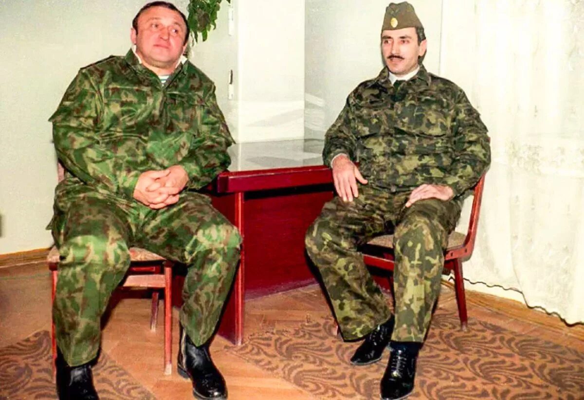 Чеченский офицер. Генерал Чечни Дудаев.