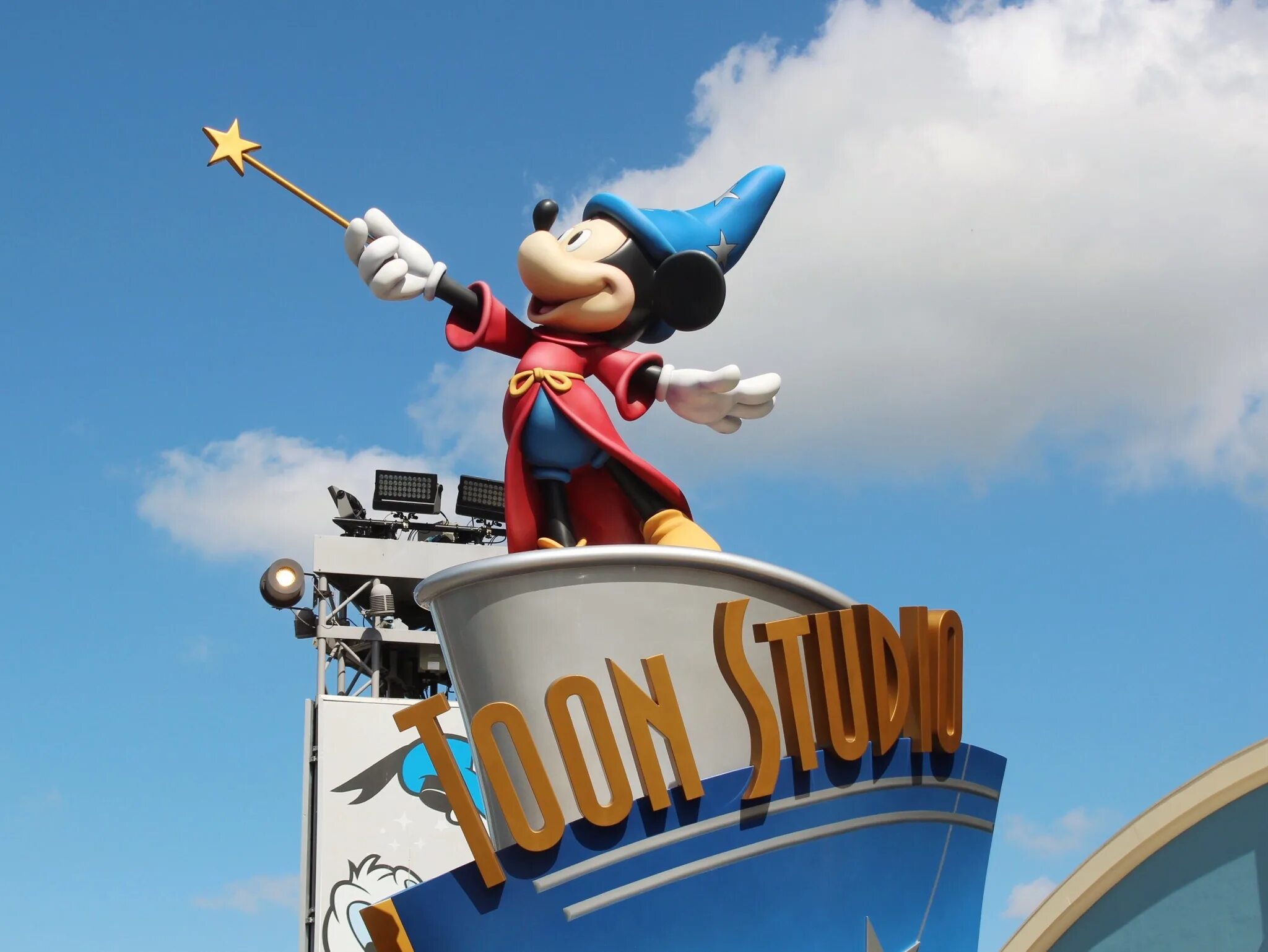 Bing create disney. Уолт дисней студиос. студия уолта диснея. диснейленд париж walt disney studios park. парк киностудии уолта диснея.