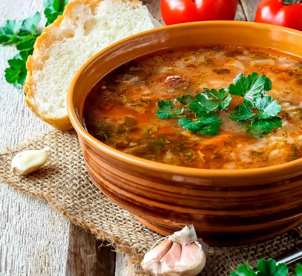 Харчо простой рецепт. Грузинский суп харчо. Армянский суп харчо. Грузинская кухня харчо. Харчо грузинское харчо.