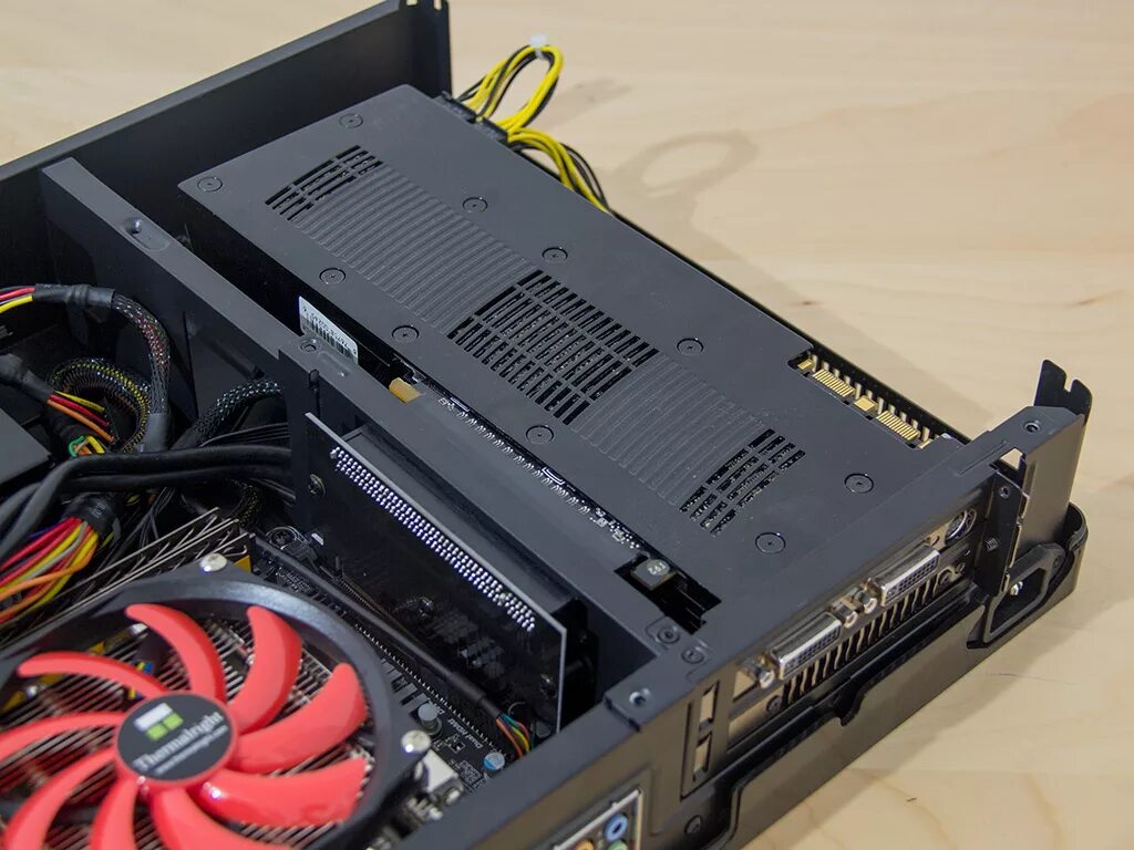 Slim gpu. Fractal design node 202 (slim desktop). fractal design node 202 white. fractal design node 804 моддинг. райзер fractal design.