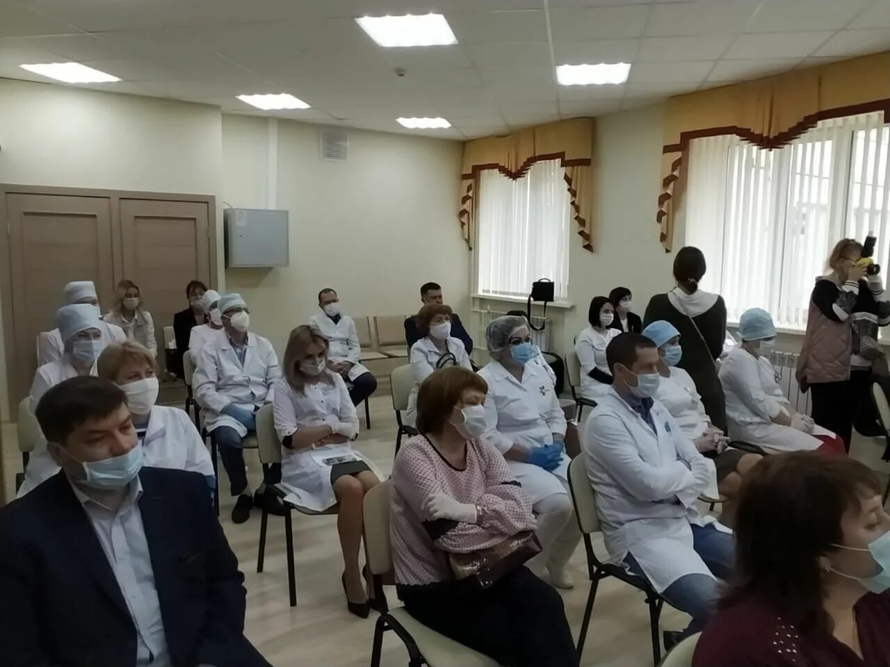 Бугульминская центральная районная поликлиника. Главный врач алексеевской црб татарстан. Гауз бугульминская црб. Больница бугульма. Инфекционная больница бугульма.