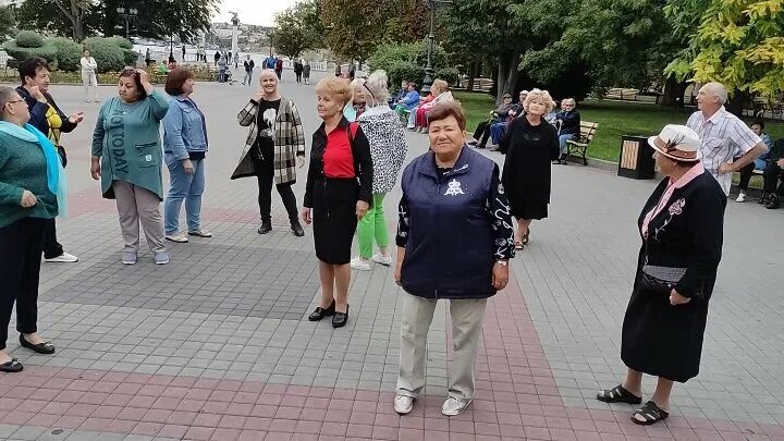 Танцы на приморском. Танцы на приморском. Танцы на приморском в севастополе. Танцы на приморском. Приморский бульвар севастополь танцы.