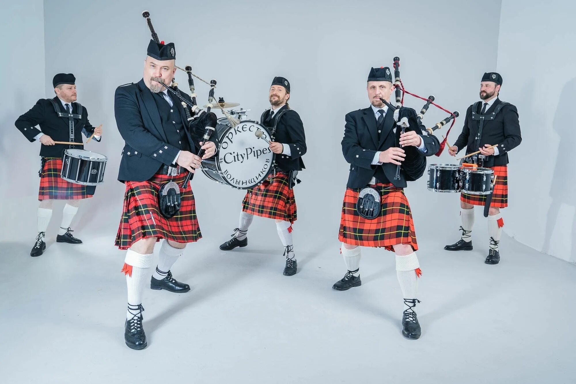 Оркестр волынщиков. Оркестр волынщиков city pipes. сити пайпс волынщики. волынщики москвы. ирландский волынщик.