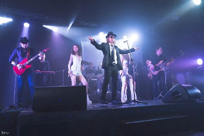 музыкальные группы санкт петербурга. уличные музыканты санкт-петербурга. рок группа питер алексей. кавер бэнд санкт-петербург. китчер группа кавер группа.