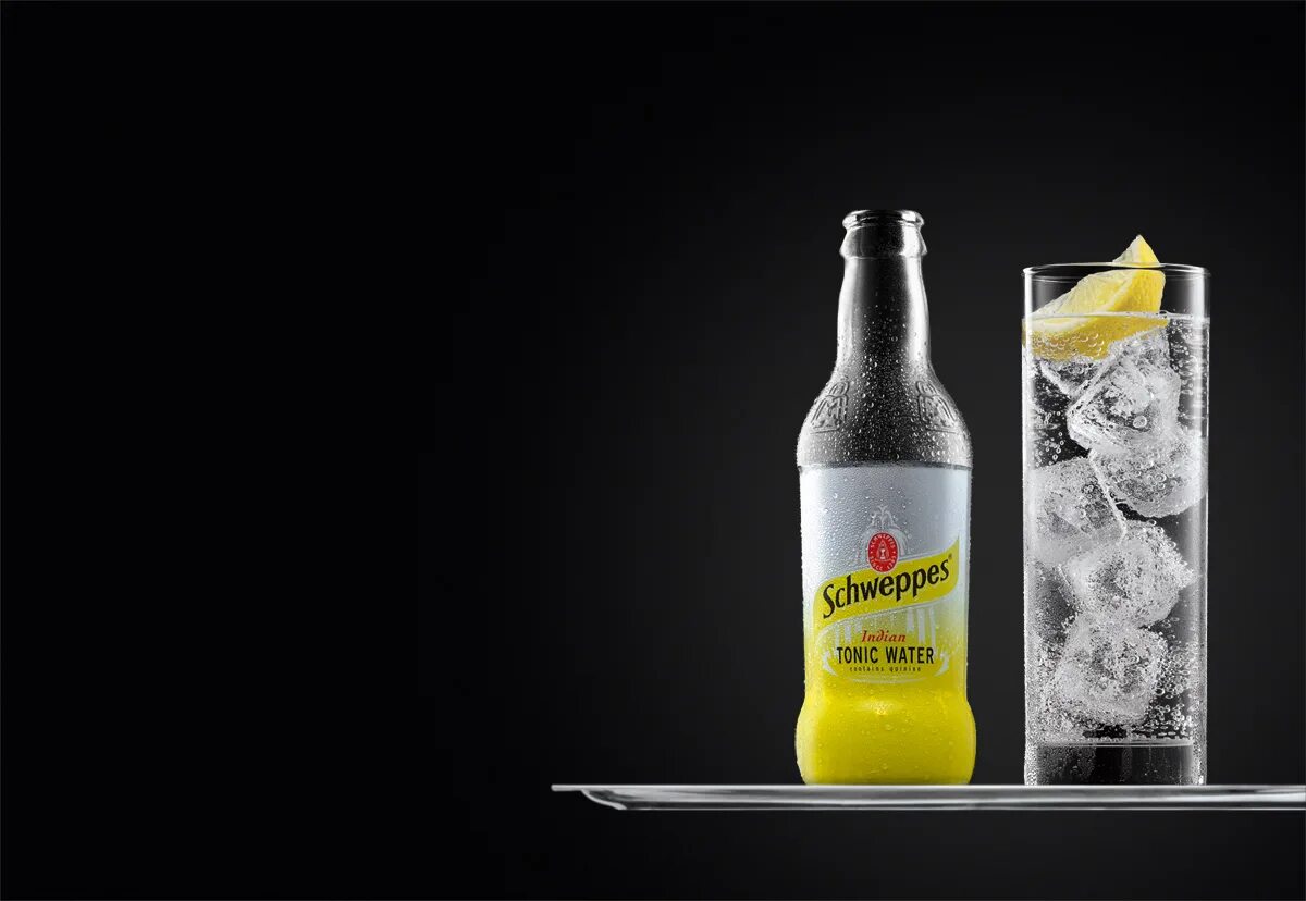 Швепс дерзкий. Schweppes тоник реклама. Швепс лимон гранат. Швепс Эстетика. Швепс Ягуар.