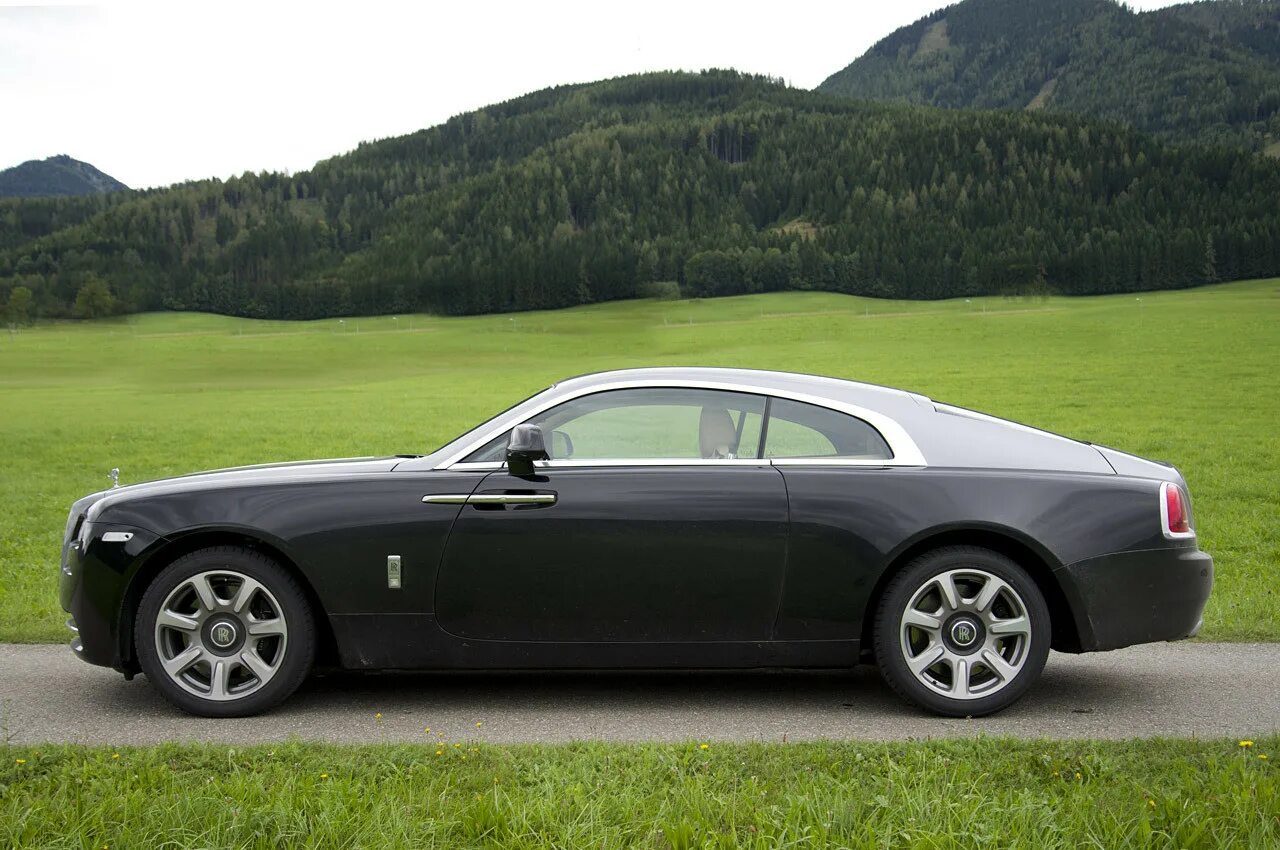 Роллс купе. Роллс Ройс купе. Rolls Royce Wraith Coupe. Роллс Ройс 2 дверный. Rolls Royce Ghost купе.