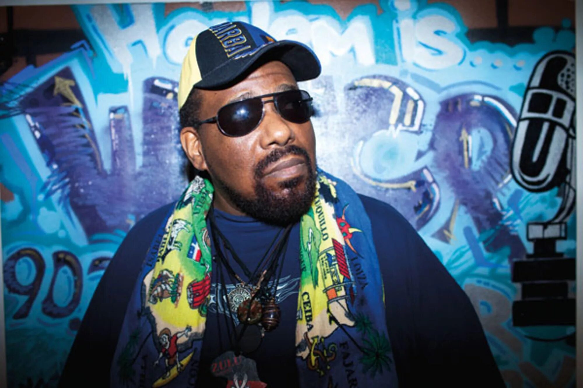 Afrika bambaataa. БУМБА Африка. Afrika Bambaataa американский диджей. Хип хоп Африка бамбаат.