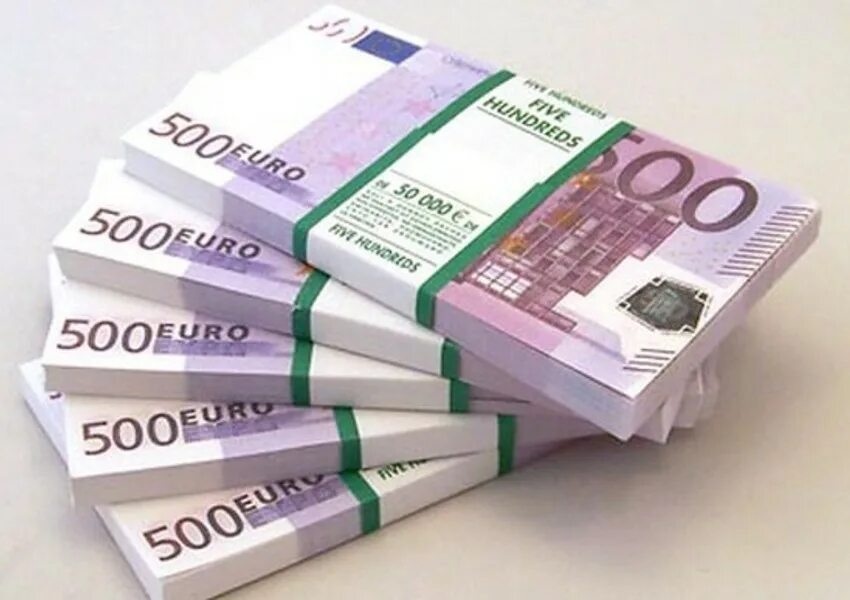 500 евро в рублях. 10000 евро в руб. 10 000 евро. 1400000 евро в рублях. Пачки денег евро 500.