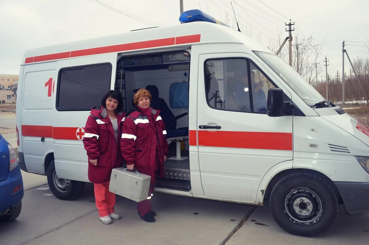 Бригада скорой медицинской помощи. Скорая медицинская помощь. Шофер скорой помощи. Скорая внутри. Как стать скорой помощью.