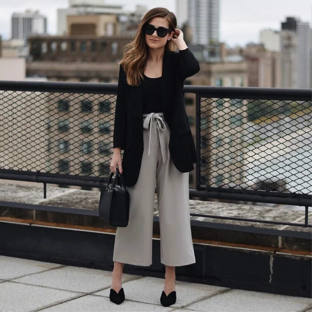 Стиль энималз в одежде. Брючный костюм кельвин кляйн. Элегантный минимализм в одежде. Элегантный женственный стиль. Одежда для женщин 40 лет.