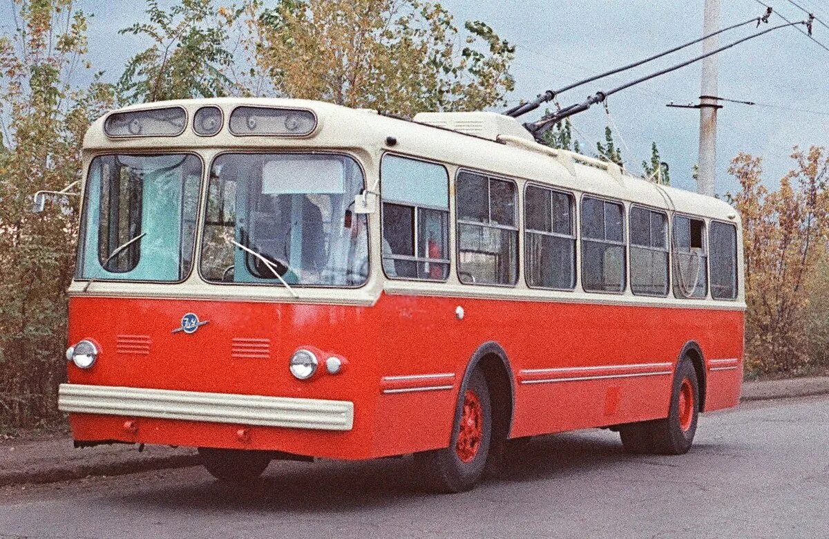 Зиу-5е трёхдверный. Зиу-5 троллейбус. Зиу-5е трёхдверный. Зиу-5е. Зиу-5г.