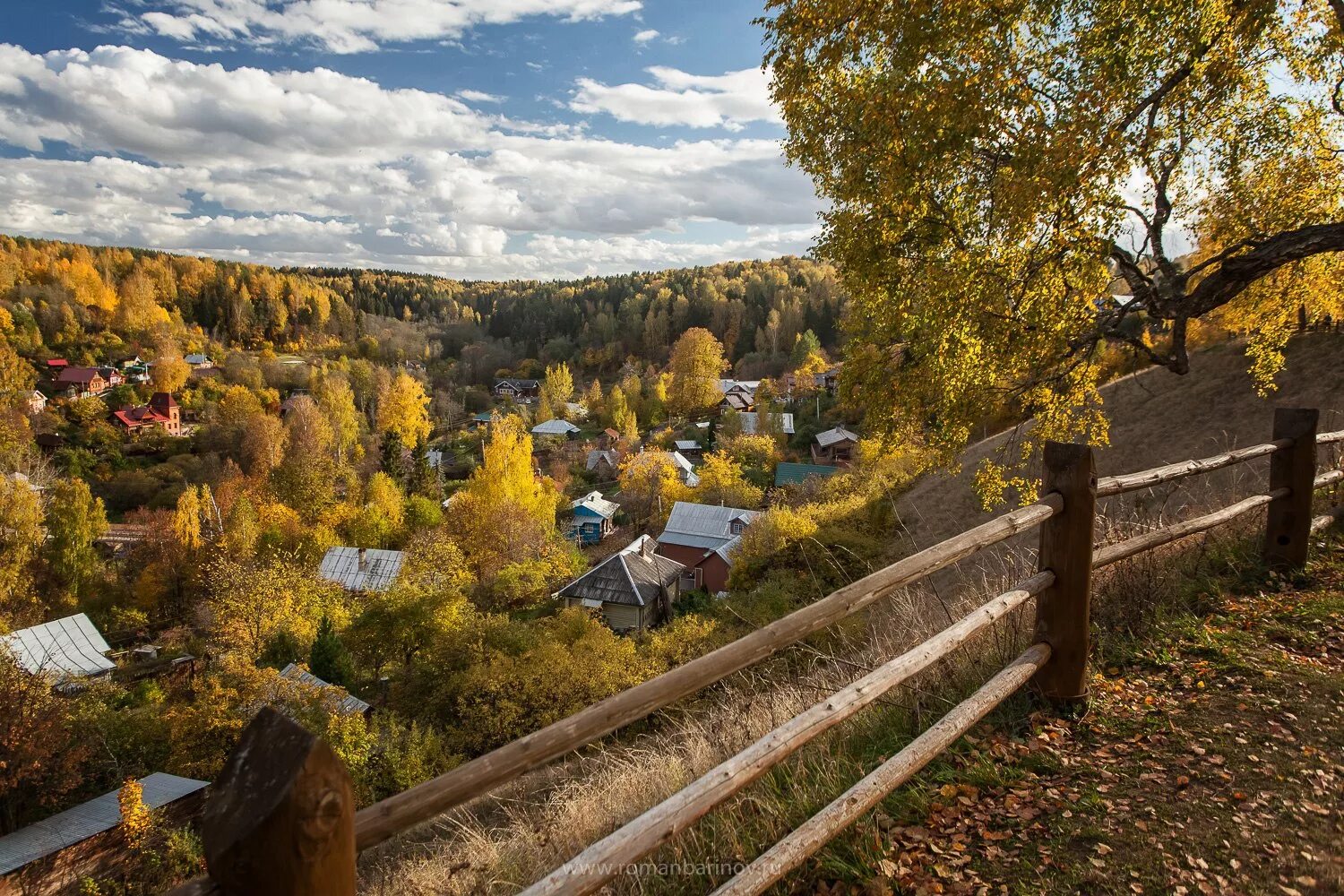 Городке плёс. Город Плес Ивановской области. Осенний плёс Ивановская область. Город плёс гора Левитана.