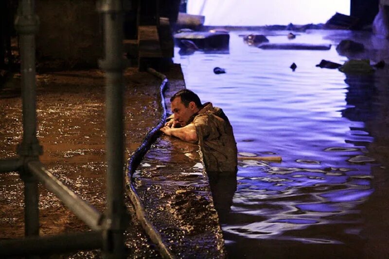 станция метро театральная в самаре. фильм метро 2012 станция. метро снимали в самаре. метро снимали в самаре. метро фильм 2012.