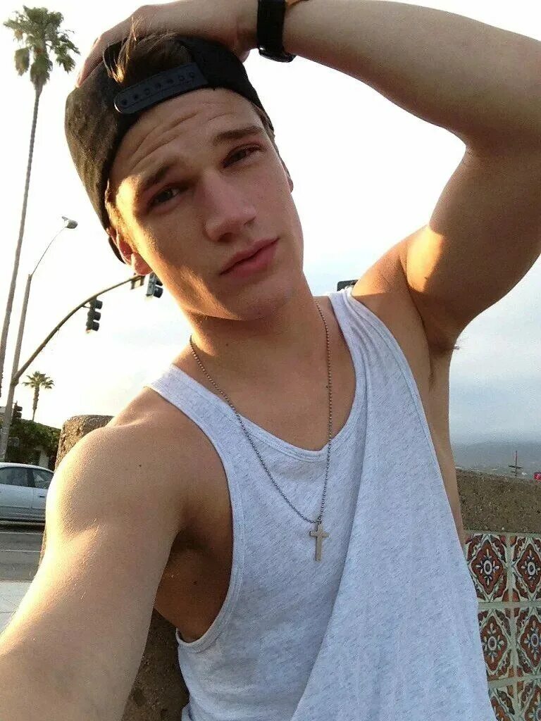 Альваро мел. Парень 17 лет селфи. Парни 19 20 лет. Красивые парни. Американские парни.