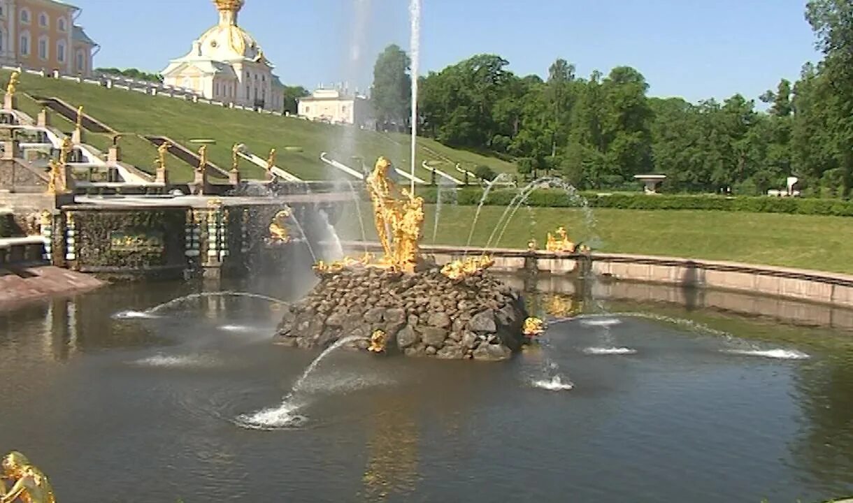 Фаворитный фонтан в Петергофе. Пуск фонтанов в Петергофе. Фонтаны в петергофе когда включают 2024 году