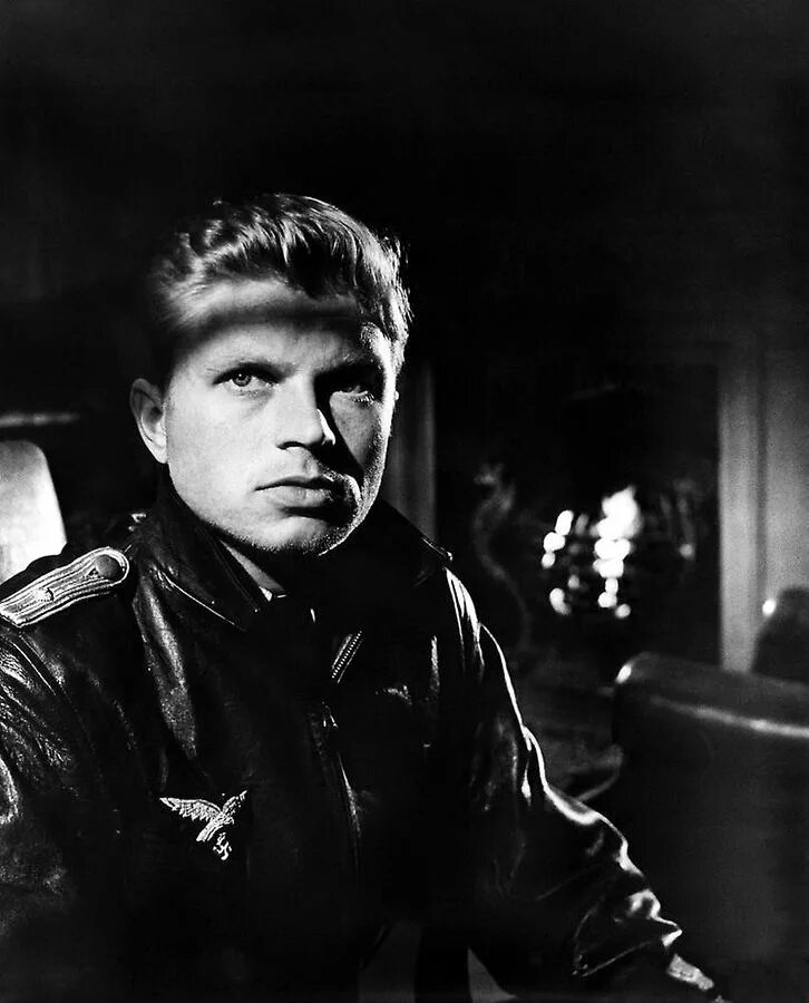 The one that. Харди Крюгер. Алек МАККОУЭН. The one that got актер. Kauzuk .ne,th.