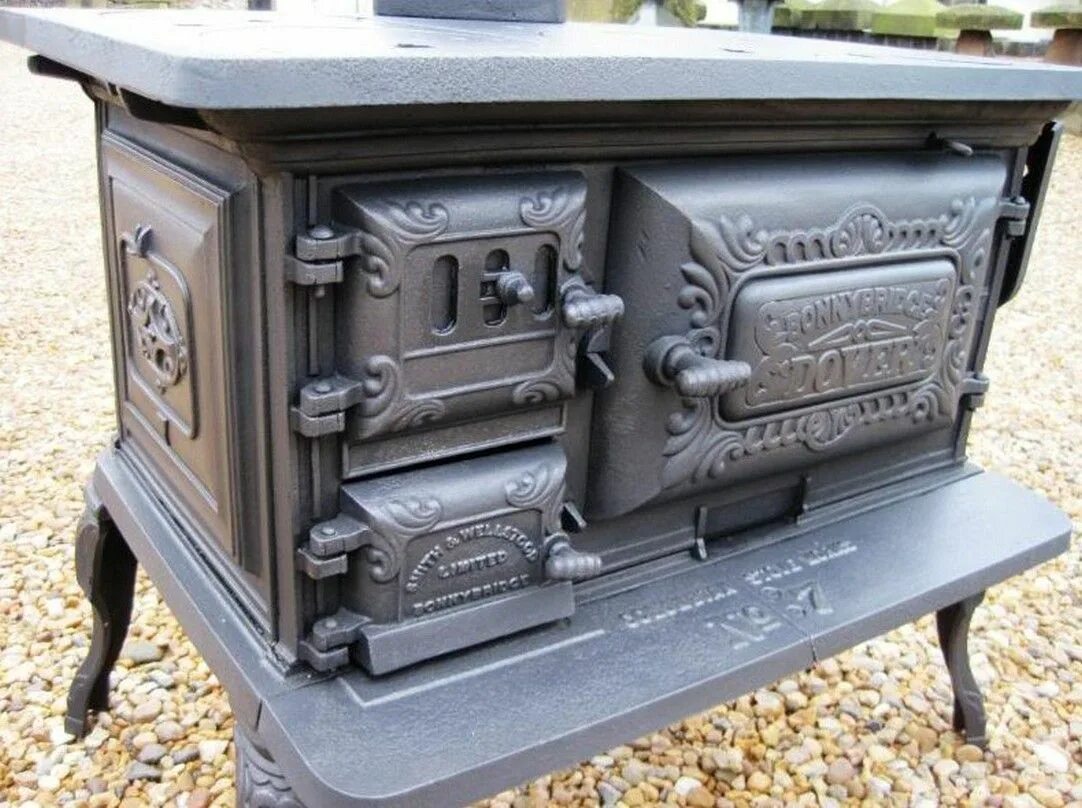 Купить духовку чугунную. Cast Iron Stove печь. Чугунная печь антик. Печь Anne 1922 чугунная. Старинная печь Taunton Iron.