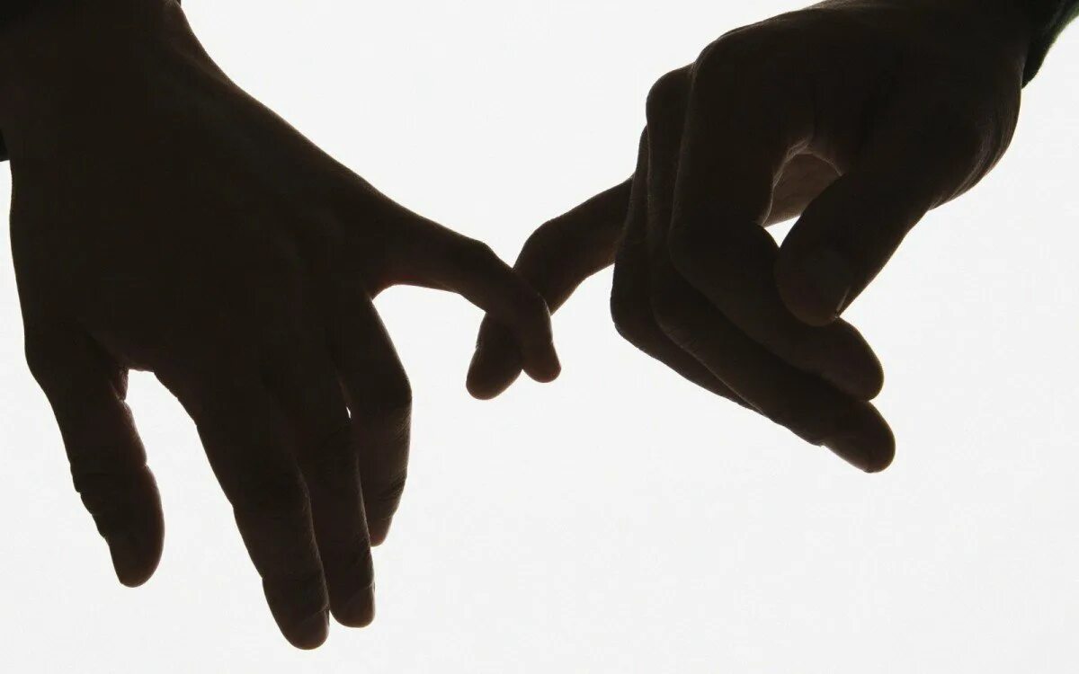 Протянутые ладони. Руки лежат друг на друге. Hands on each other. Руки протянутые друг к другу. Руки навстречу.