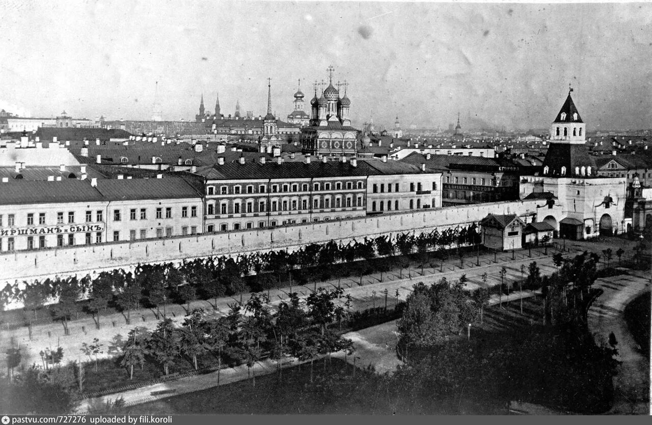 Московский архив телефон. Панорама Китай-города, 1887 год. Варварские ворота в Москве 18 век. Китайгородская стена в Москве. Старая площадь Китай город.