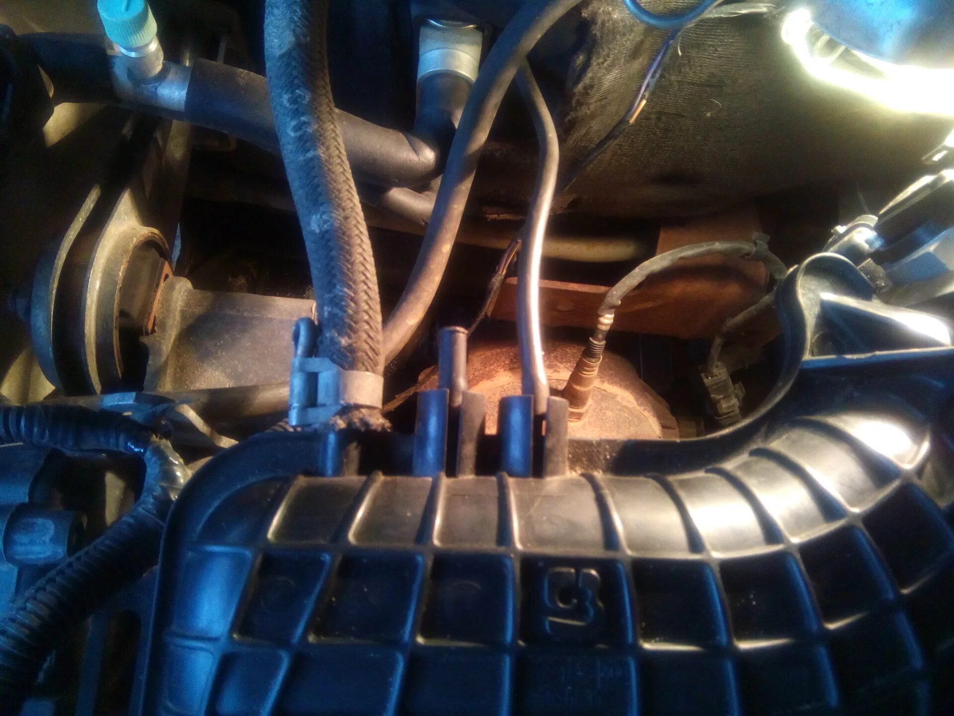 Трубка картерных газов приора. Система вентиляции картерных газов приора. Малая вентиляция картерных газов приора. Клапан картерных газов приора. Малый контур вентиляции картерных приора 16 клапанов.