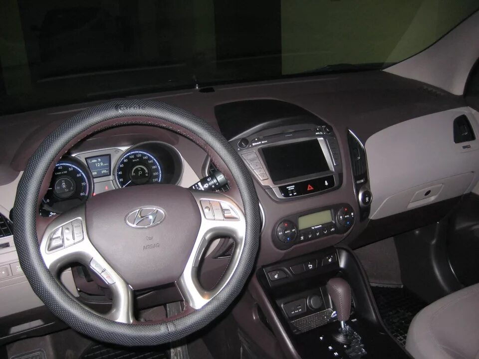 Хендай икс 35 салон. Hyundai ix35 2010 салон. Хендай ix35 салон. Хендай ай 35 салон. Hyundai ix35 внутри салона.