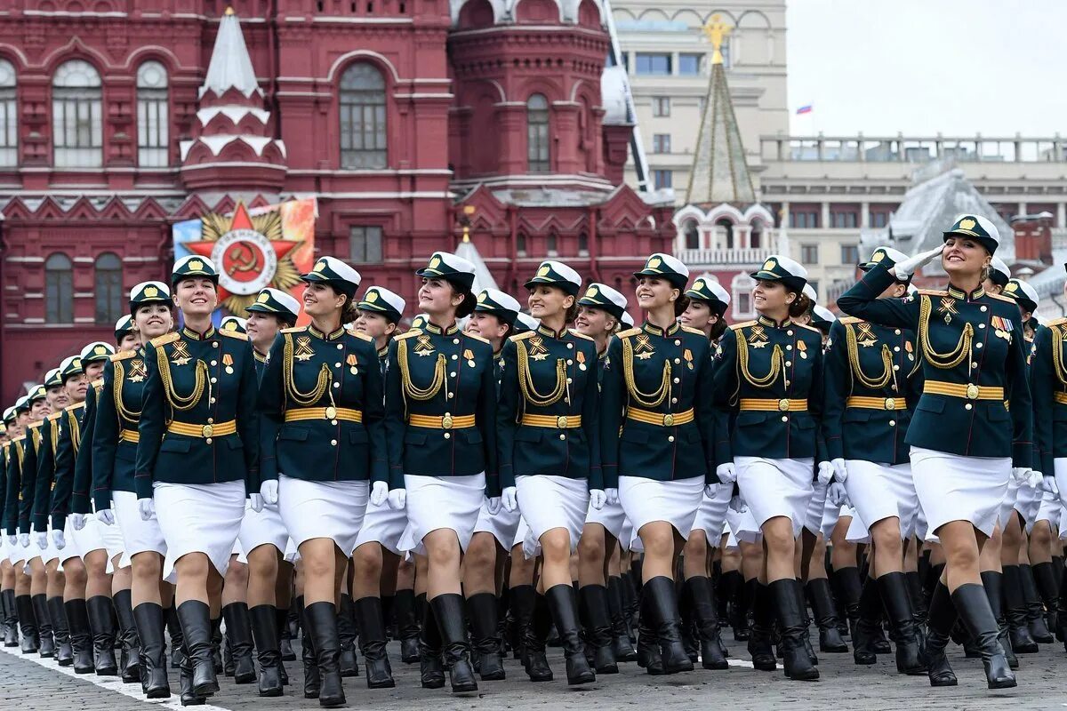 Женщины военные на параде Победы. Женщины военнослужащие на параде. Девушки на параде Победы. Войска на параде Победы. Women day in russia