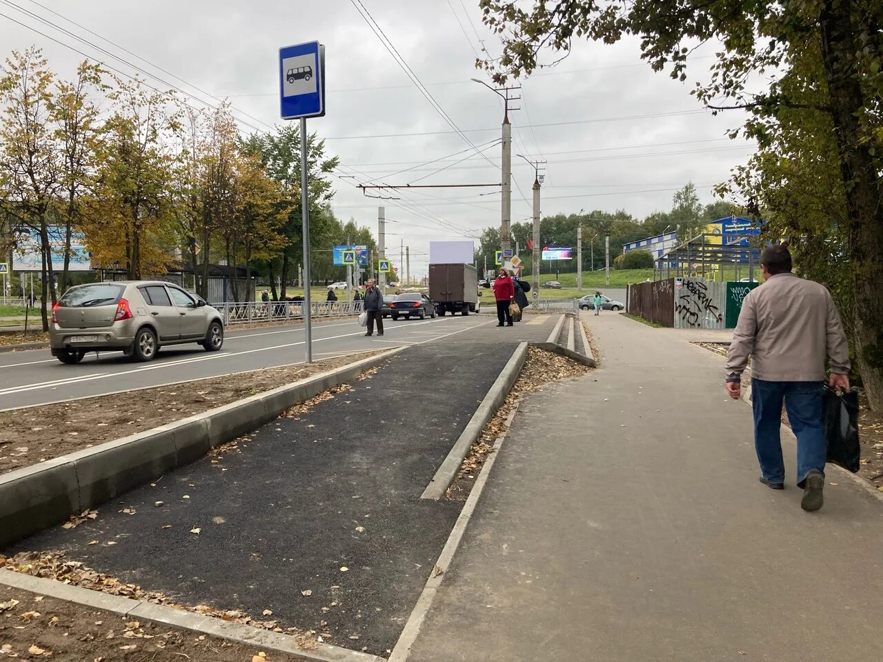 Смоленск возвращен. Проспект Строителей Смоленск. Пандус на тротуаре. Пандус на остановке. Проспект Строителей 14 Смоленск.