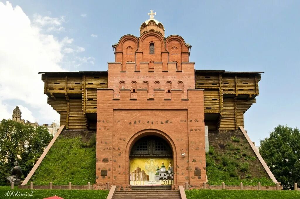 Золотые ворота в киеве 12 век. Золотые ворота киев в каком веке построили. Золотые ворота в киеве (xi век). Золотые ворота в киеве 1037 г. Золотые ворота в киеве древняя русь.