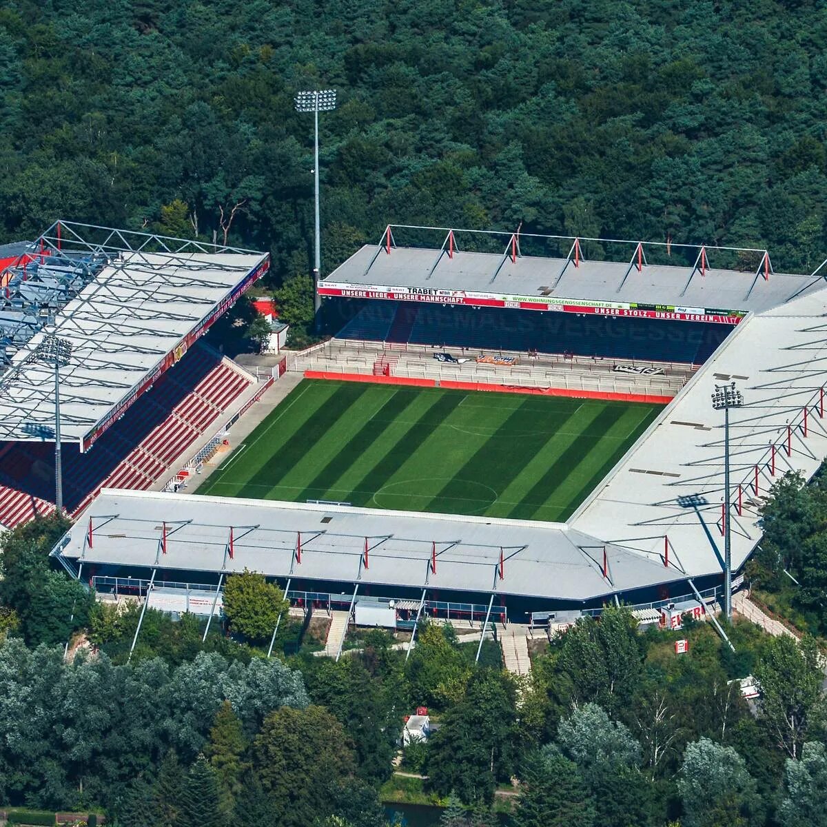 Стадион 85. Stadion an der alten Försterei стадион. Стадион Union Berlin. Стадион: АН дер Альтен Форстерай (Берлин). Стадион ФК Унион Берлин.