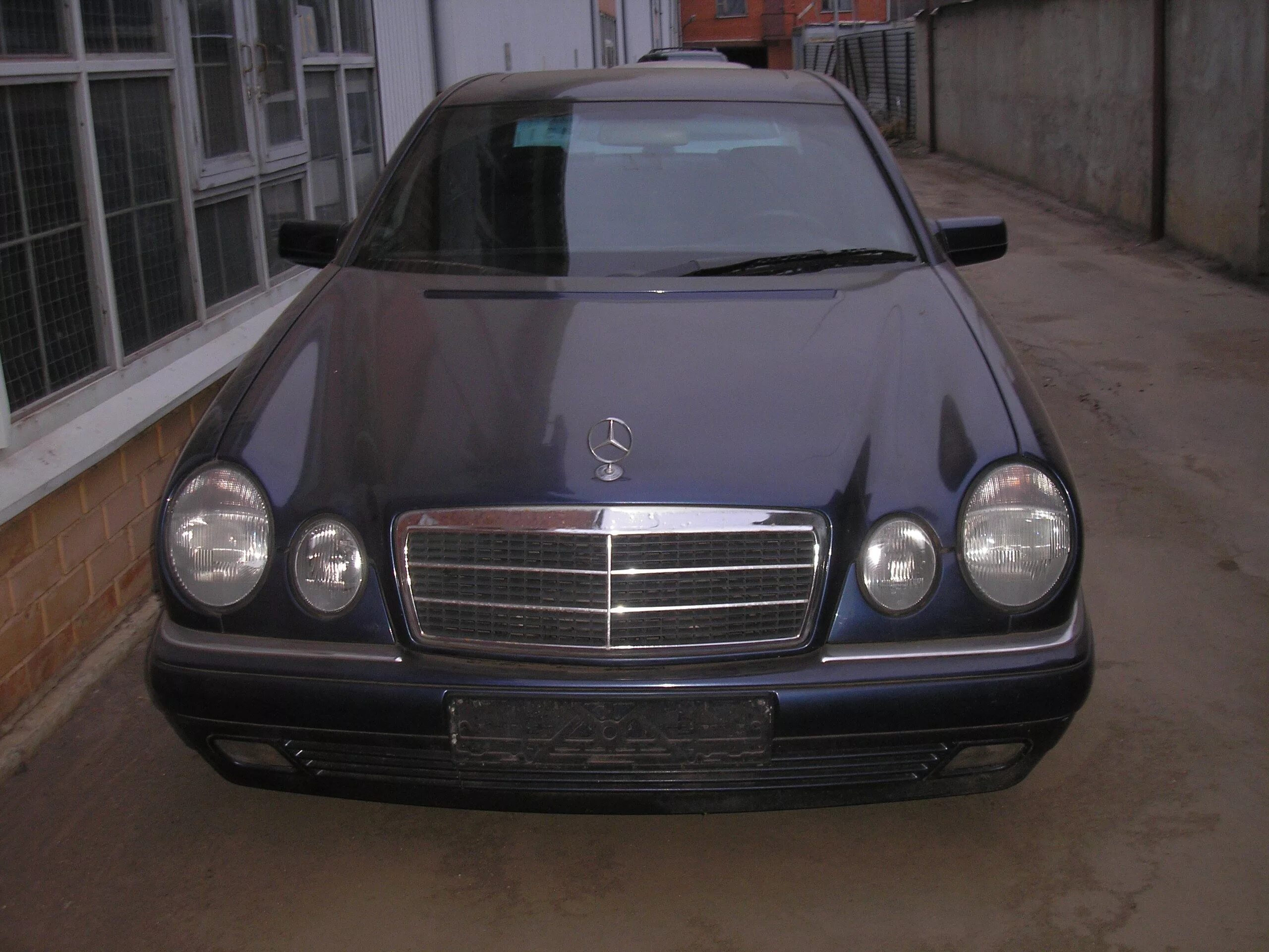 Купить б/у Mercedes-Benz E-Класс I (W124) 500 5.0 AT (320 л.с.) бензин автомат в