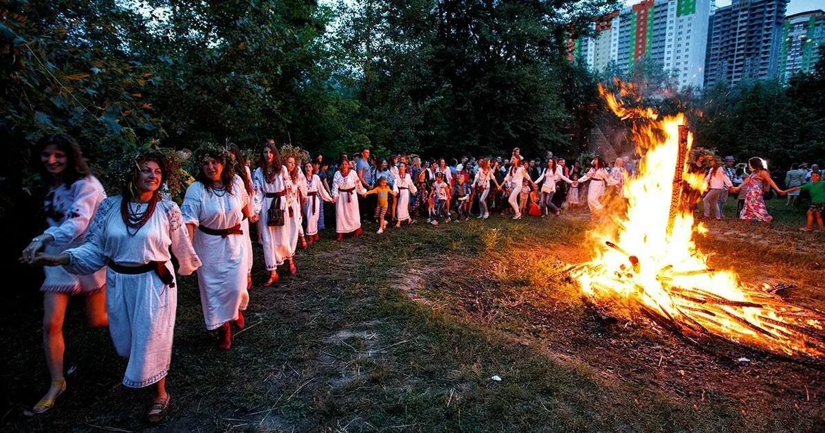 С праздником Ивана Купала. Ивана Купала языческий праздник. Праздник Ивана Купала язычники. Как праздновать купало