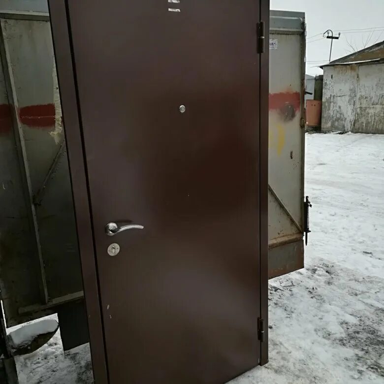 Дверь б у новосибирск. Железные двери б/у. Дверь железная бу. Дверь б/у металлическая б/у. Авито двери входные металлические.