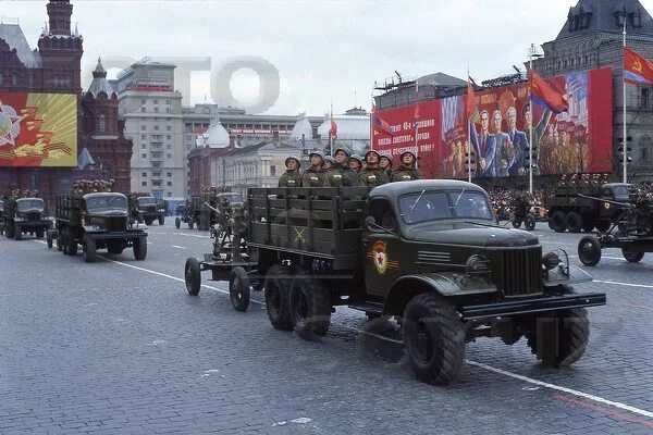 Парад 1985 года в москве. Парад победы 1985 красная площадь. Парад 1985 года в москве. Парад 1985 года в москве. Парад 1985 года в москве.