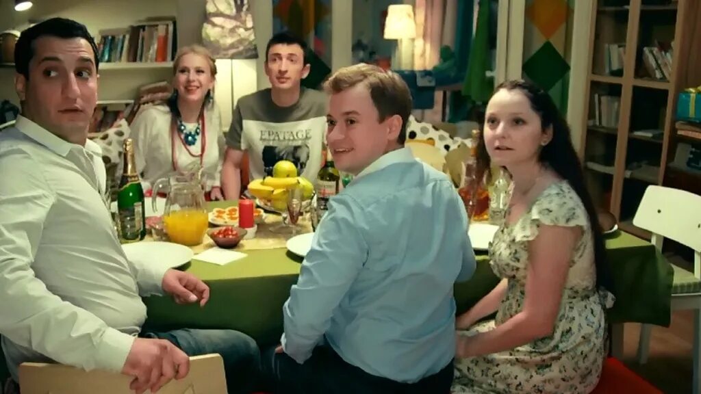 212 см роста: откуда в сериалы "Универ" и "СашаТаня" нашли такого фактурного акт