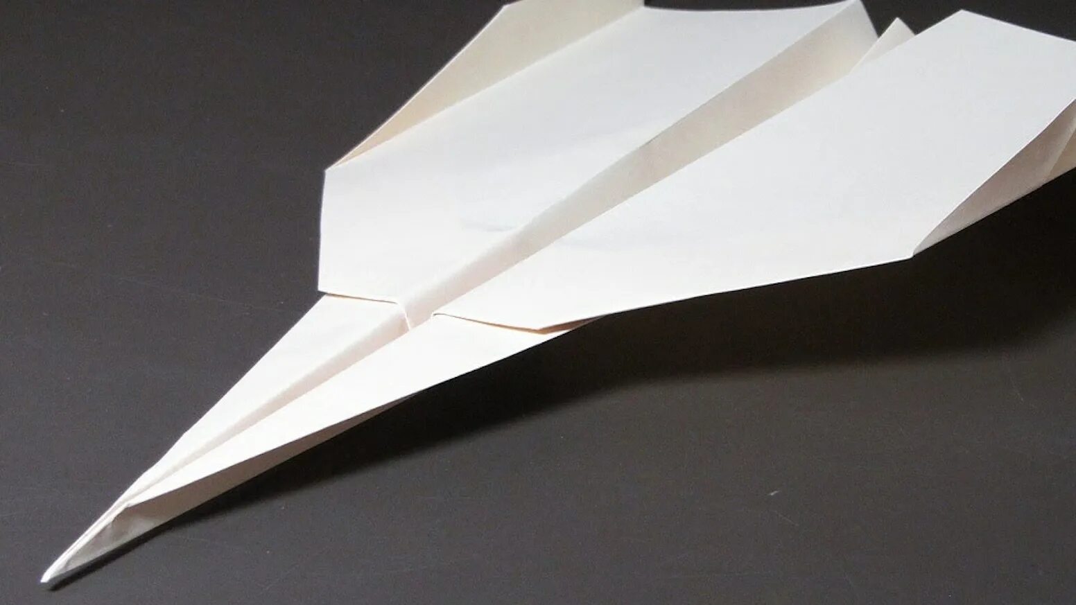 Оригами самолеты летающий. Джек Нортроп бумажные самолетики. Джек ноотроп бумажный самолетик. Самолёт из бумаги. Оригами самолет.