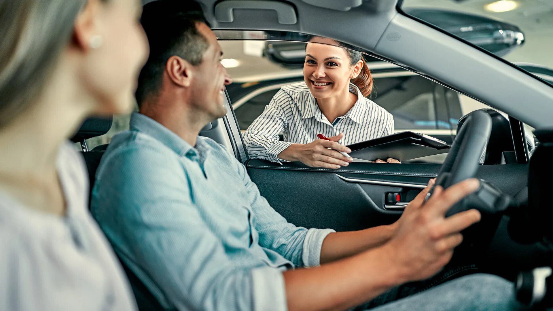 He got of the car. Продавец автомобилей. Автосалон Сток. Люди для проката автомобилей. Покупка авто.