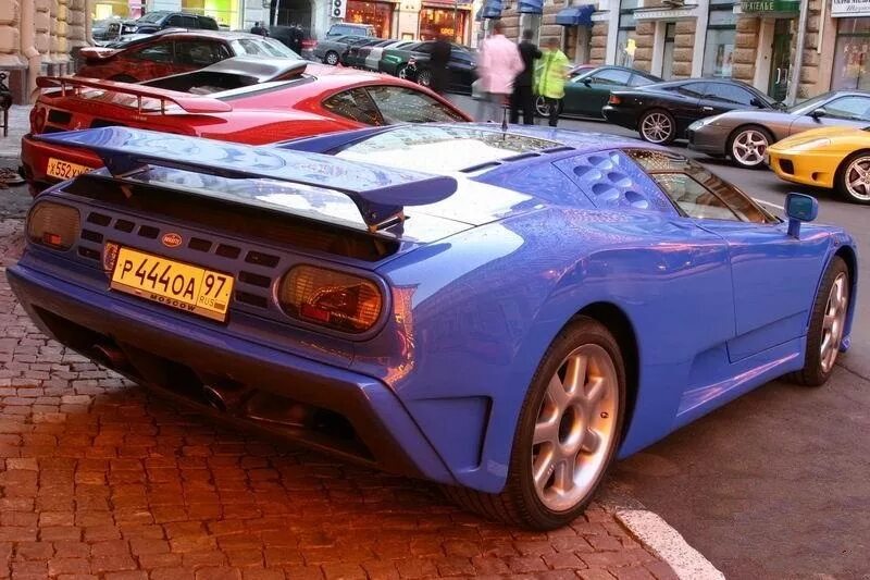 Бугатти eb110 на улице. Bugatti eb110 в России. Редкие автомобили. Крутые Тачки в России. Редкие тачки