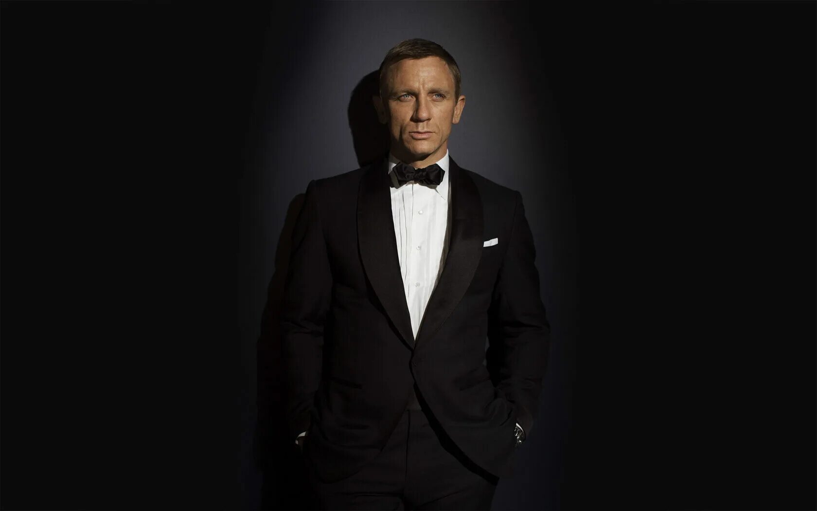 Дэниел крейг черно белое. Бонд черные. Бонд черные. Сигареты bond special. Дэниел крейг 007.