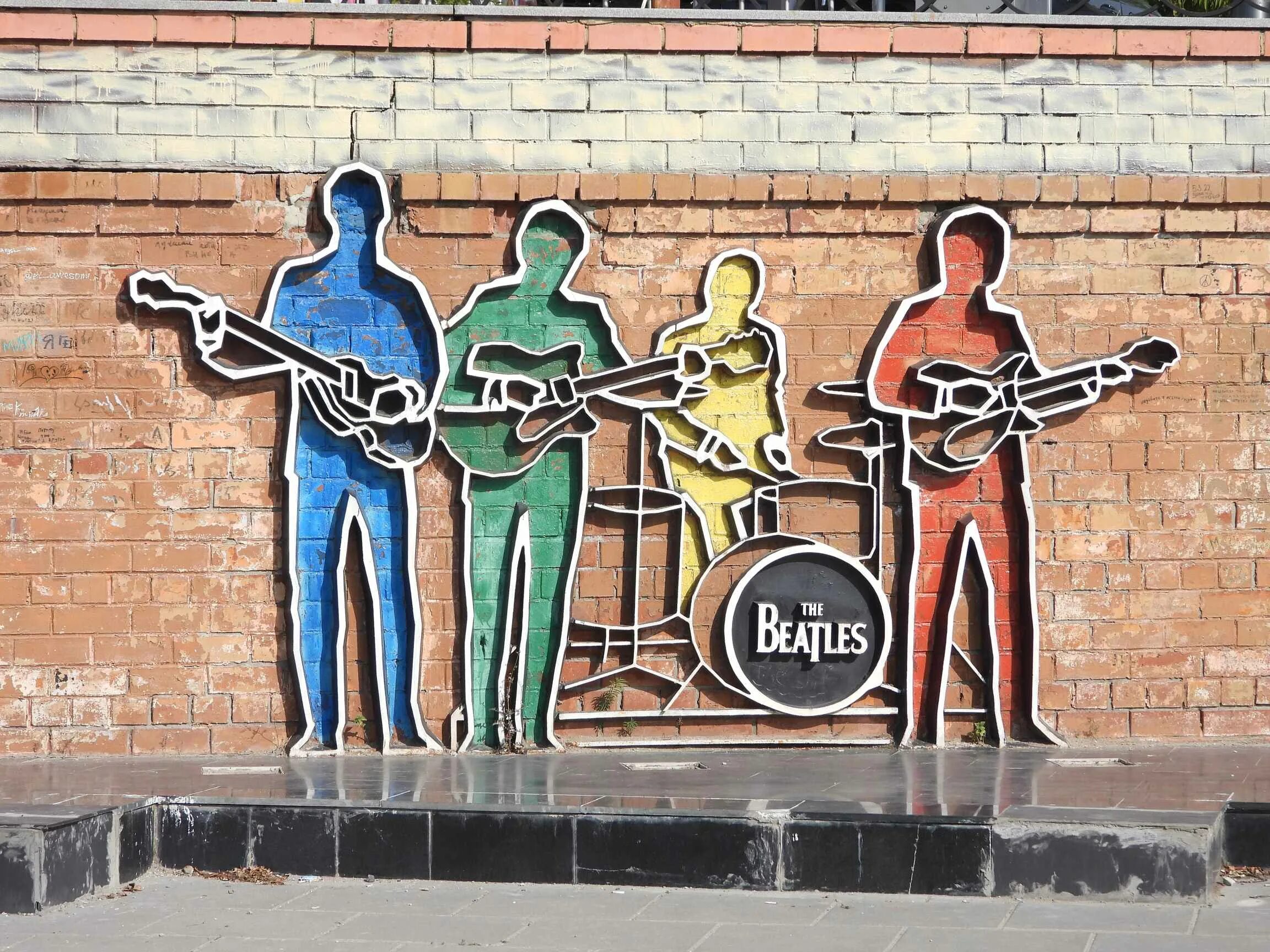 мемориал битлз в екатеринбурге. памятник группе битлз в екатеринбурге. памятник the beatles екатеринбург. памятник битлз в екатеринбурге. мемориал битлз в екатеринбурге.