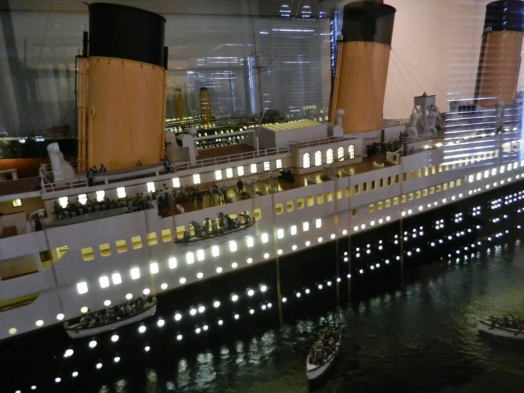 The titanic sink in 1912 somebody