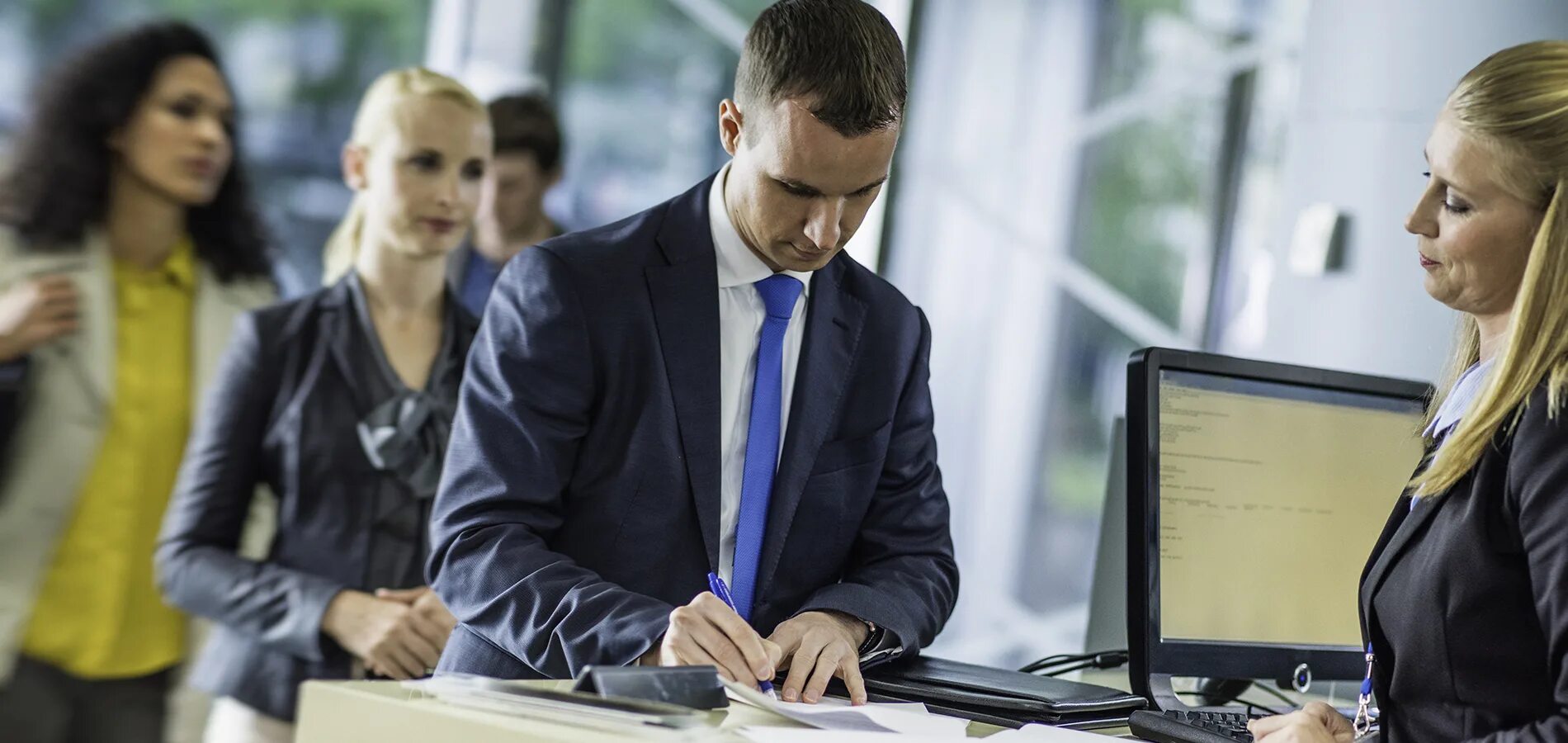 Bank customer. Bank and customer картинки. Waiting in Bank. Bank with customers. Изучите сайты банков