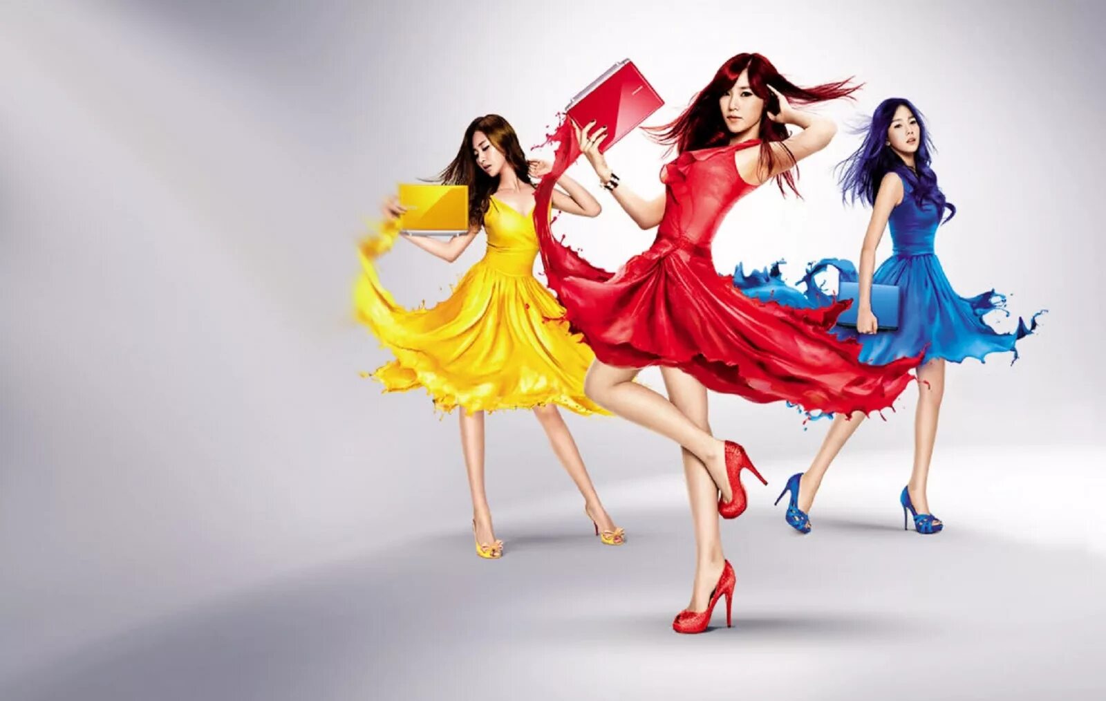 три девушки танцуют. три девушки танцуют. яркая девушка. три танцующие девушки. кабаре-шоу crazy horse.