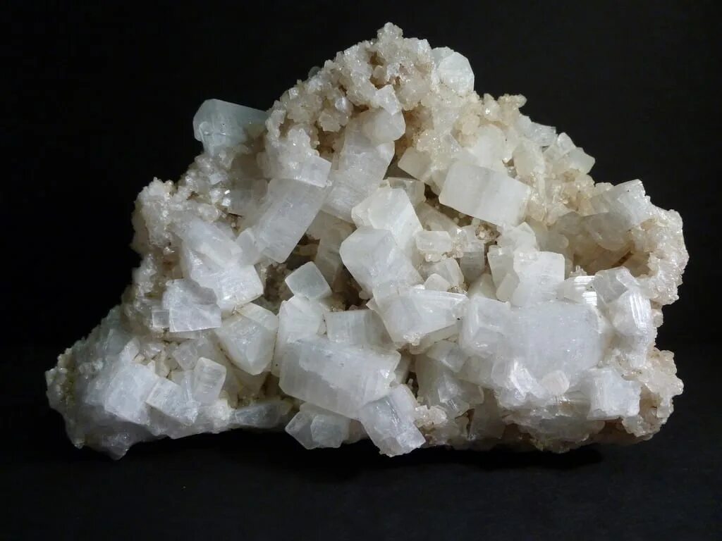 Кипящие камни. Цеолит минерал природный. Шабазит цеолит. Шабазит цеолит силикатный модуль. Калиевый цеолит.