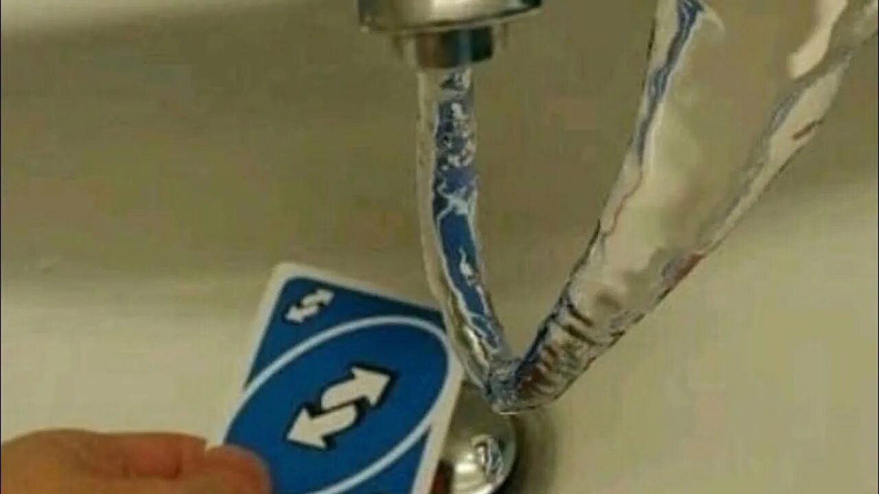 Разрезать 5 литровую бутылку вдоль. Разрезали водой. Разрезать водой сталь. Разрезали водой. Разрезанный лёд.
