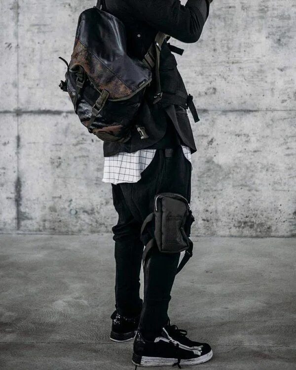 Techwear одежда. Techwear штаны киберпанк. techwear одежда cyberpunk. techwear future киберпанк. берцы techwear.
